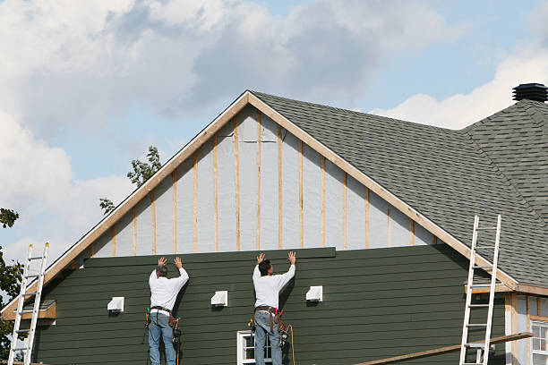 Professional Siding technician working in Smithton, IL